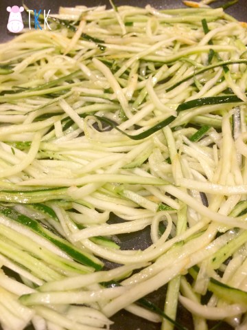 The Keto Kitchen - Meatballs & Zucchini Noodles - Low Carb Recipe - LCHF